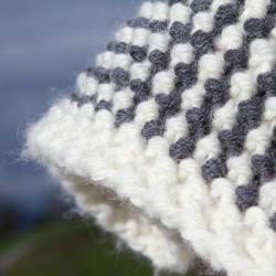 Boucle Beanie Ice Age Strickanleitung von Wollefein