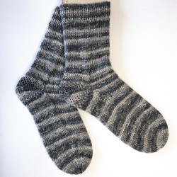 Warm hand-knitted socks with a high shaft and higher instep for a comfortable fit. Size EUR 38-39, US 6-7.5. Made by wollefein