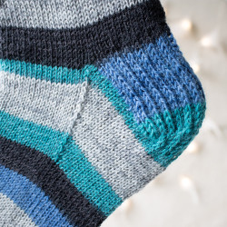 Handknitted Wool Socks with Gradiant - made by Wollefein